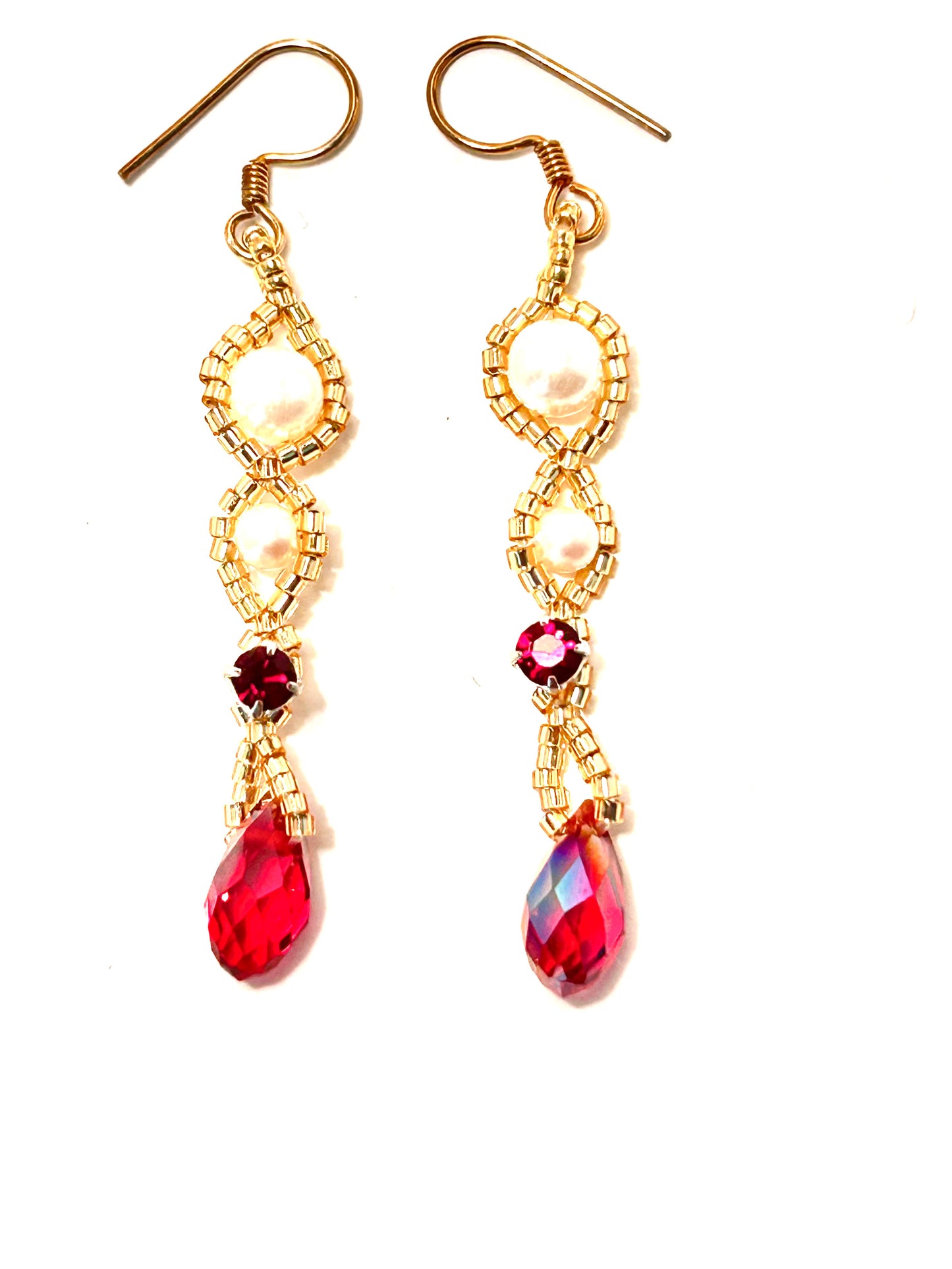 Woven pearl earring