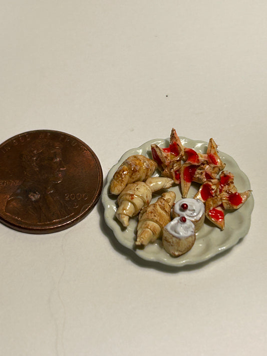 Miniature pastry plate