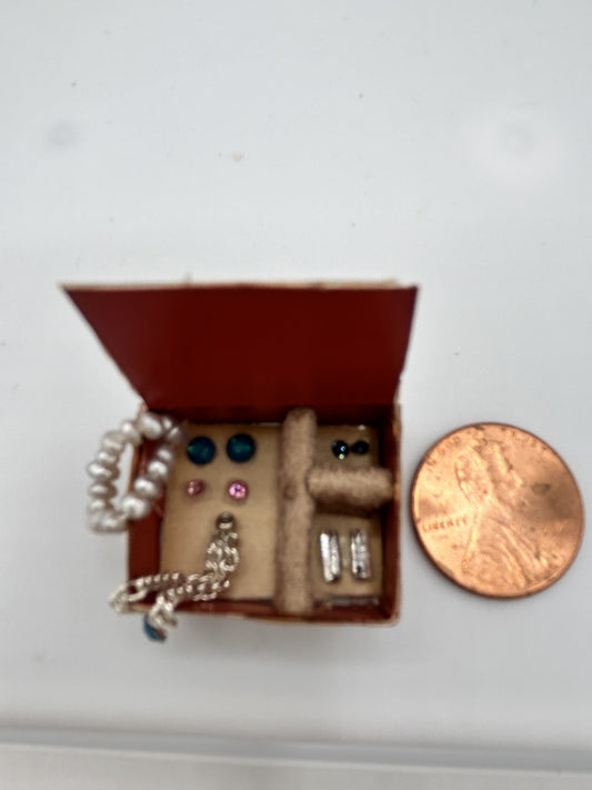 Miniature jewelry box